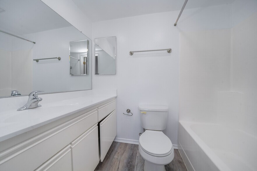 More Photos Of 638 E Tujunga Ave, Burbank Apartments For Sale