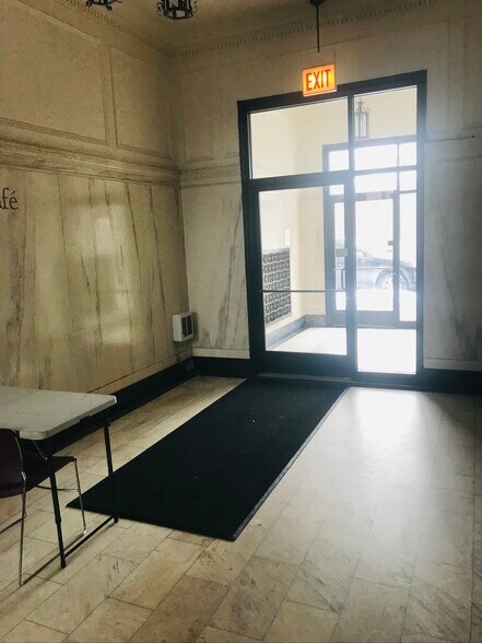 More Photos Of 1607 W Howard St, Chicago Office For Lease