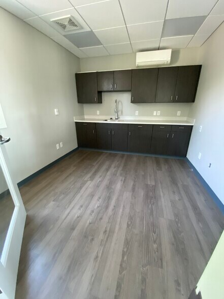 More Photos Of 8083 Vineyard Pky, Kalamazoo Freestanding For Lease