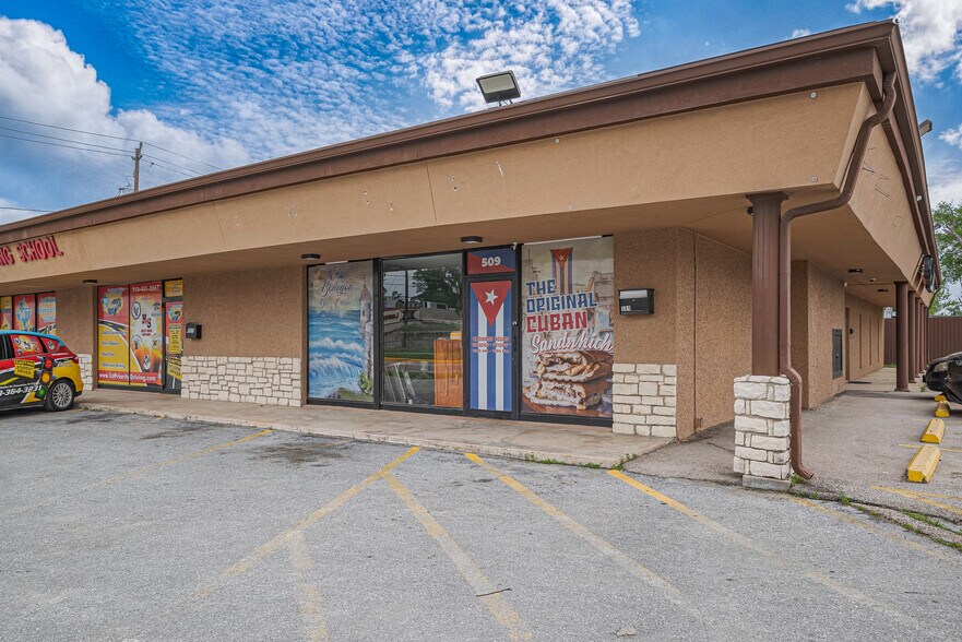 Primary Photo Of 500-509 Uvalde Rd, Houston Storefront Retail Office For Lease