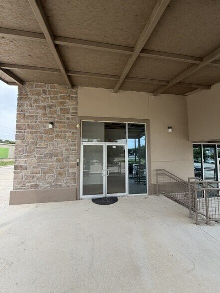 More Photos Of 7228 Bandera Rd, San Antonio Storefront Retail Office For Lease