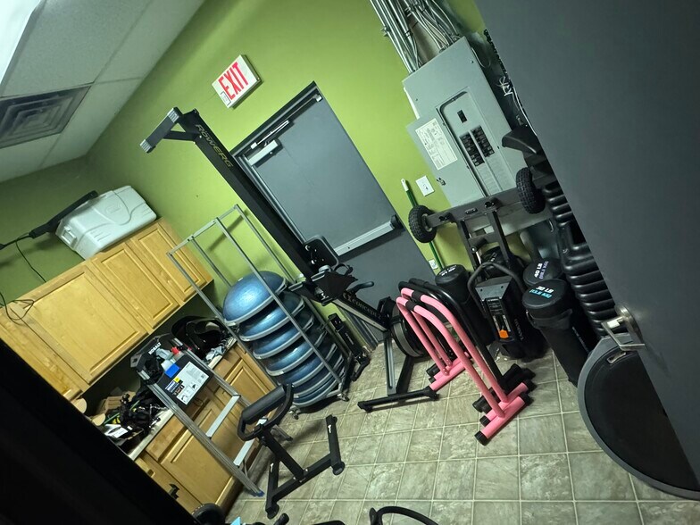 More Photos Of 2700 Brickyard Pky, Mount Pleasant Freestanding For Lease