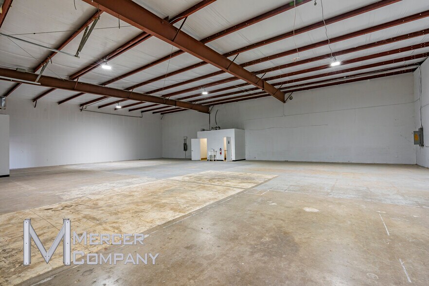 More Photos Of 801 Secretary Dr, Arlington Warehouse For Lease