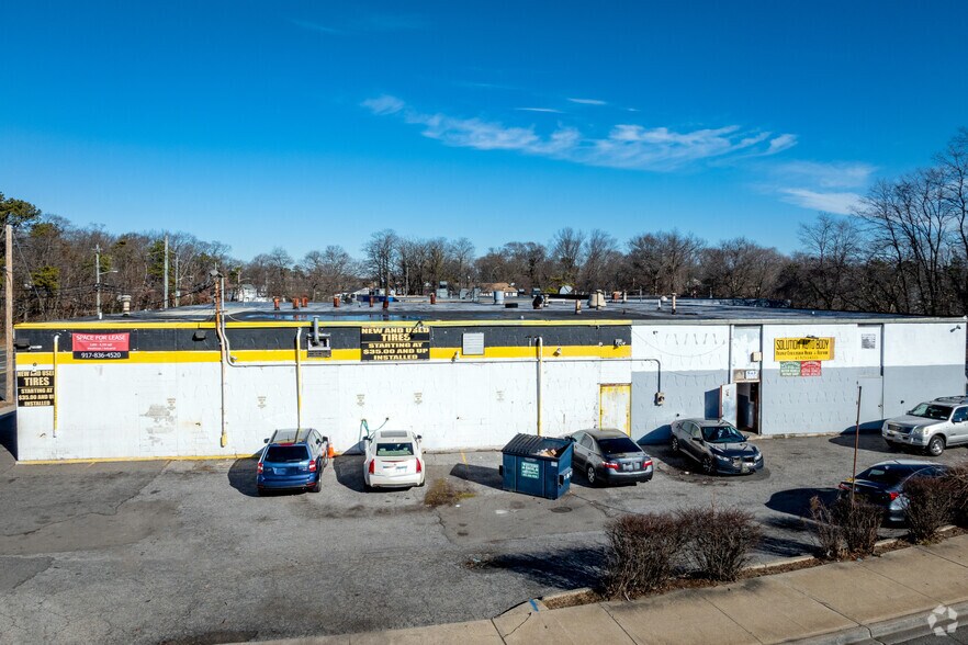 More Photos Of 1351-1357 Straight Path Rd, Wyandanch Warehouse For Lease