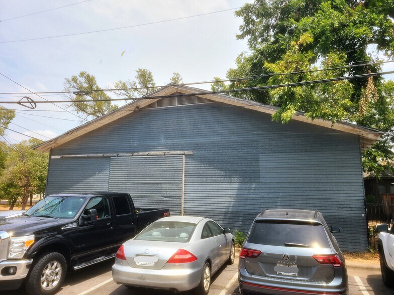 More Photos Of 105 N Sheppard St, Round Rock Restaurant For Sale