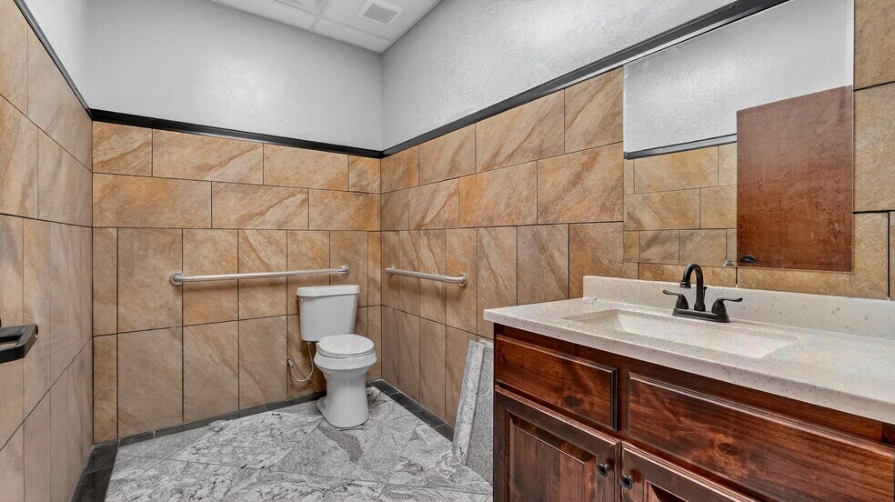 More Photos Of 16510 W Basin St, Odessa Warehouse For Sale