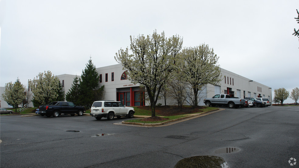 Primary Photo Of 44652 Guilford Dr, Ashburn Warehouse For Lease