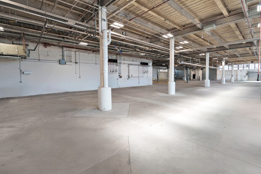 More Photos Of 2710 49th Ave, Long Island City Warehouse For Lease