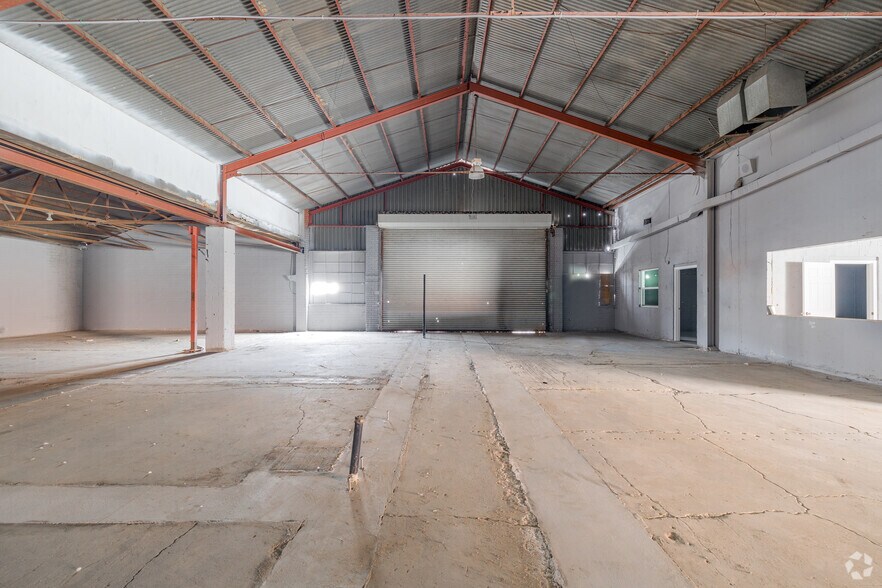 More Photos Of 728-730 W Esther St, Long Beach Warehouse For Sale