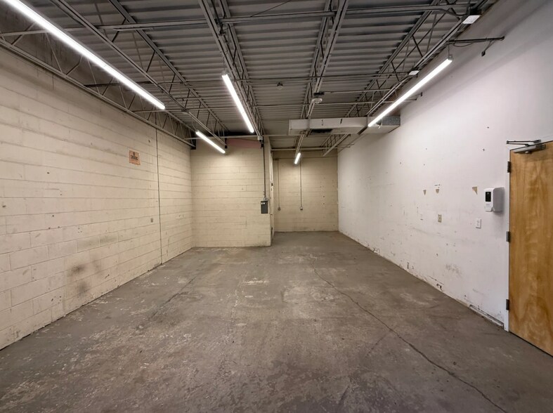 More Photos Of 8 Minneakoning Rd, Flemington Warehouse For Sale