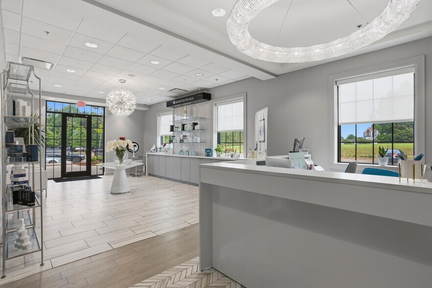 More Photos Of 160 Fountains Blvd, Madison Medical For Sale