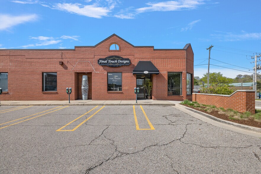 More Photos Of 150 E University Dr, Rochester Storefront Retail Office For Lease
