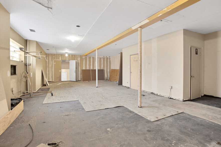 More Photos Of 6743-6753 S Western Ave, Chicago Auto Dealership For Lease