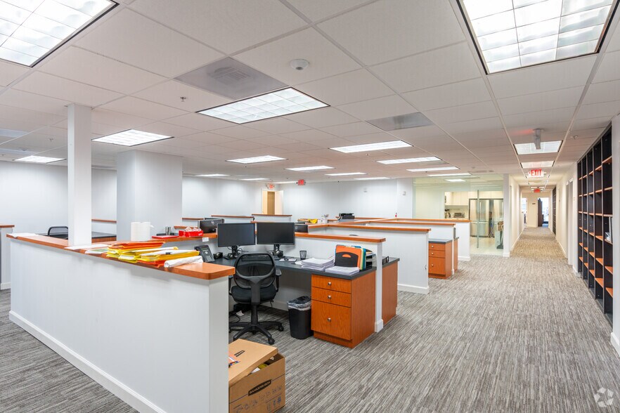 More Photos Of 44 W Flagler St, Miami Office For Lease