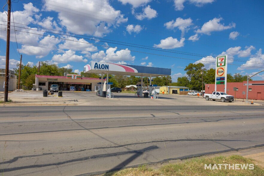 Primary Photo Of 1501 Coggin Ave, Brownwood Convenience Store For Sale