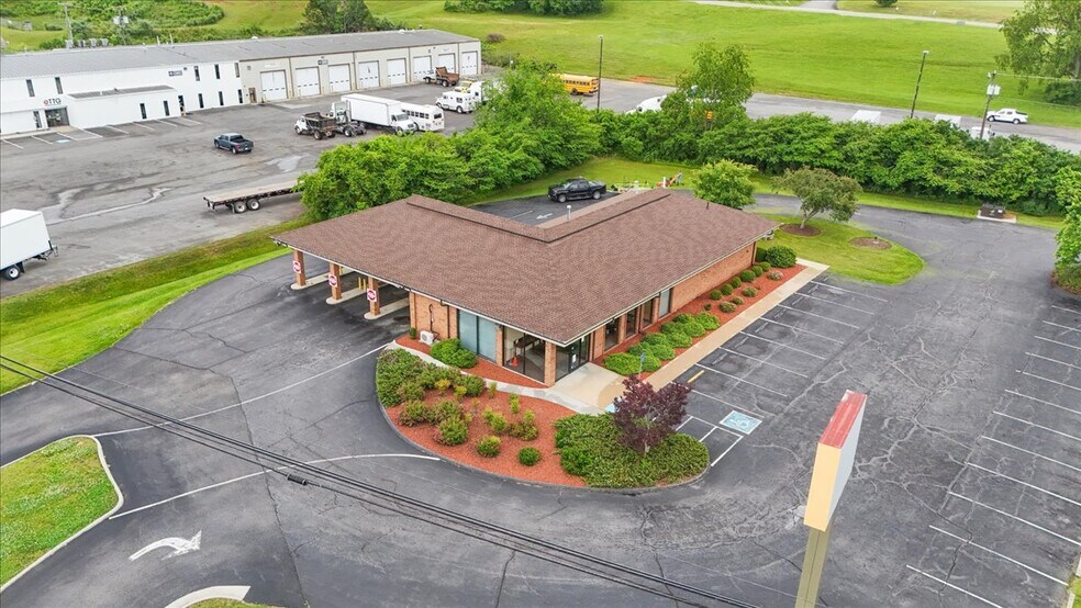 More Photos Of 4919 Lee Hwy, Bristol Bank For Sale