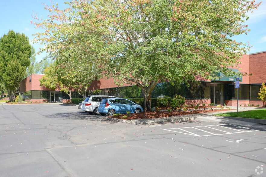More Photos Of 9500-9560 SW Nimbus Ave, Beaverton Flex For Lease