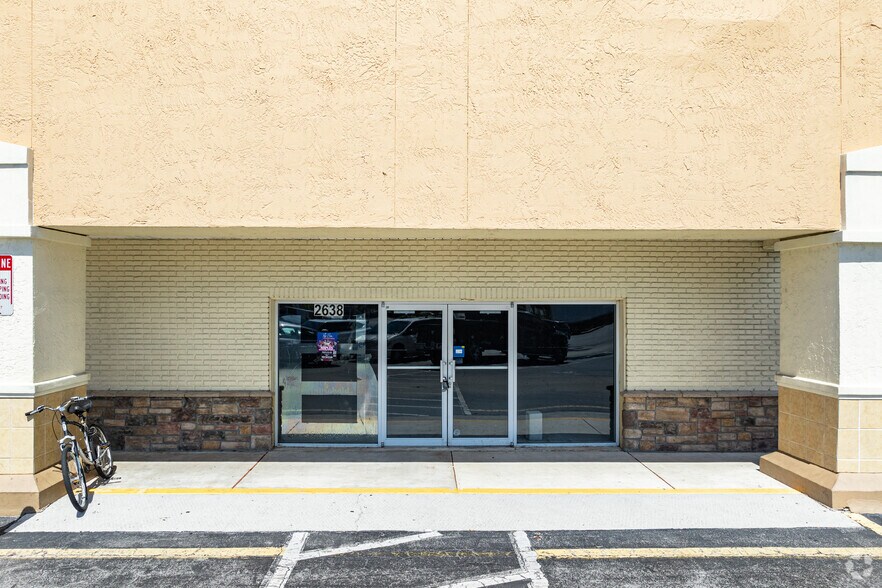 More Photos Of 2620-2896 Tamiami Trl, Naples Unknown For Lease