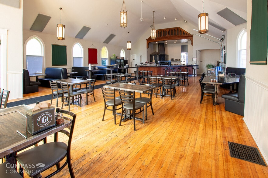 More Photos Of 641 SW Cascade Ave, Redmond Restaurant For Sale