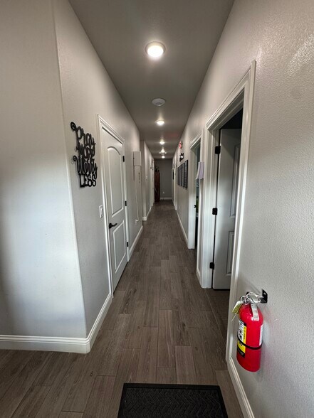 More Photos Of 105 Canyon Lake Cir, Lumberton Office For Sale