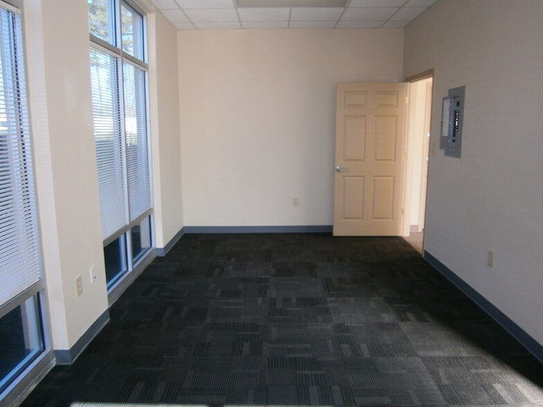 More Photos Of 1000 Sany Way, Peachtree City Self Storage For Lease