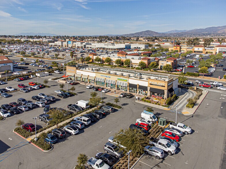 More Photos Of 1620 E 1st St, Beaumont General Retail For Sale