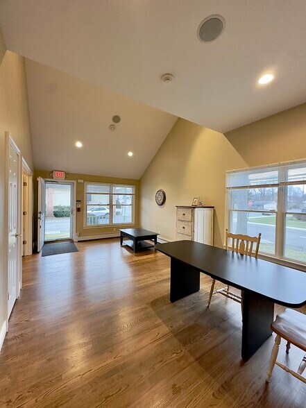 More Photos Of 319 1st Ave, Saint James Office For Sale