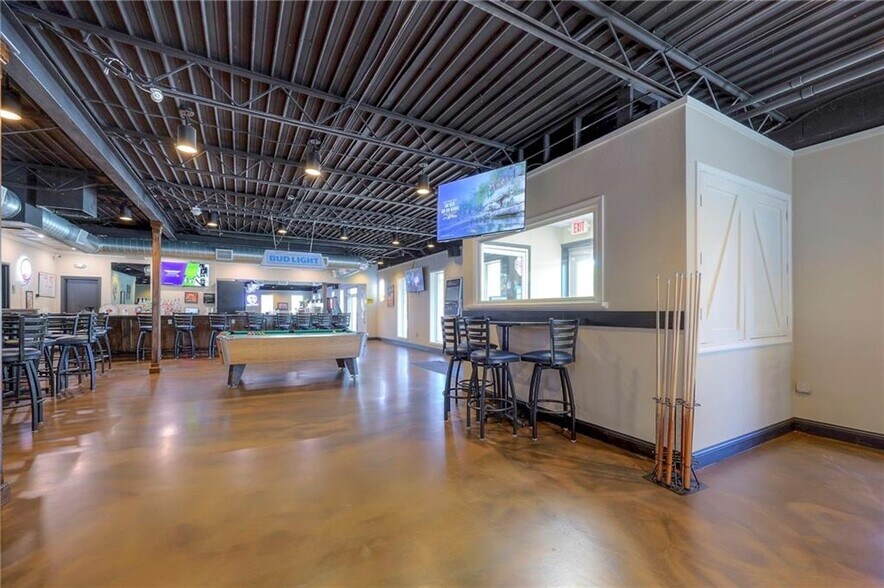 More Photos Of 4545 N Brighton Ave, Kansas City Bar For Sale