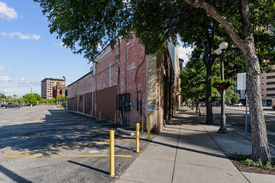 More Photos Of 425-427 S Saint Marys St, San Antonio Storefront Retail Office For Sale