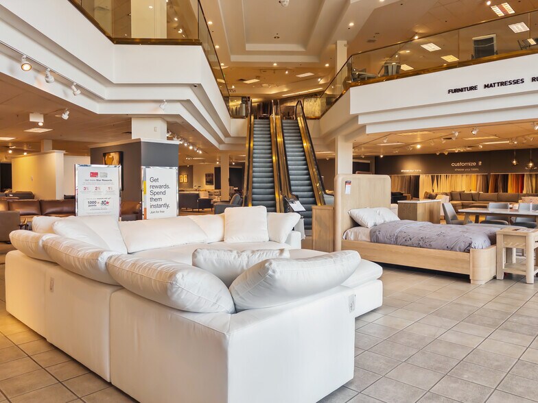 More Photos Of 1767 S 48th St, Tacoma Freestanding For Lease