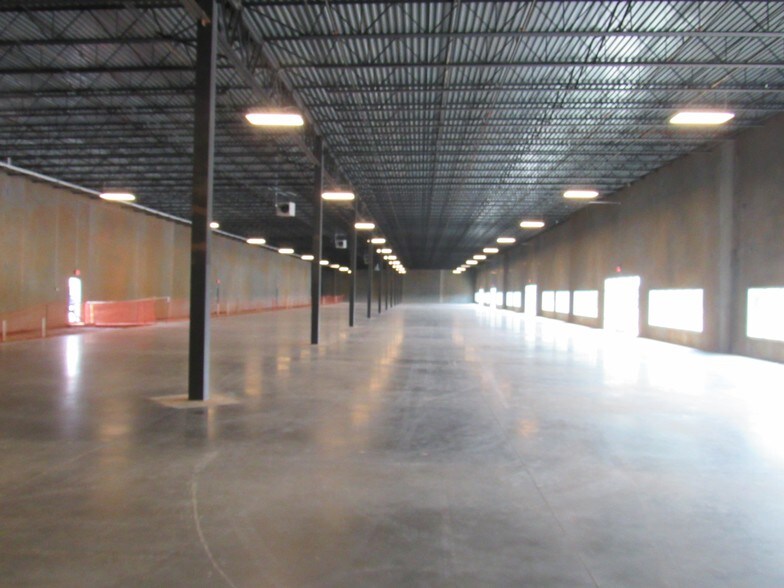 More Photos Of 510 Airport Rd, Greenville Flex For Lease