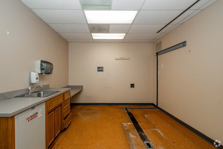 More Photos Of 2535 E Lincoln St, Wichita Medical For Sale