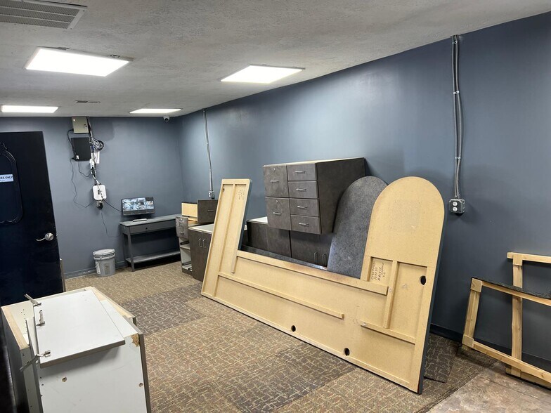 More Photos Of 4601 N Dixie Dr, Dayton Auto Repair For Sale