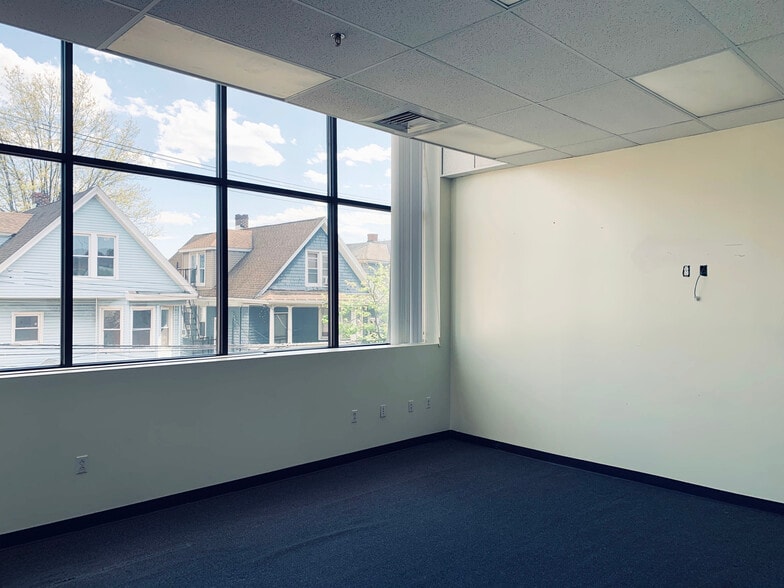 More Photos Of 25 Fox St, New Haven Warehouse For Lease
