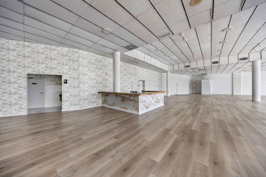 More Photos Of 9855 S Dixie Hwy, Pinecrest Freestanding For Lease