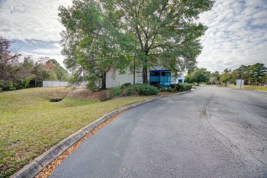 More Photos Of 6600 Youngerman Cir, Jacksonville Unknown For Lease