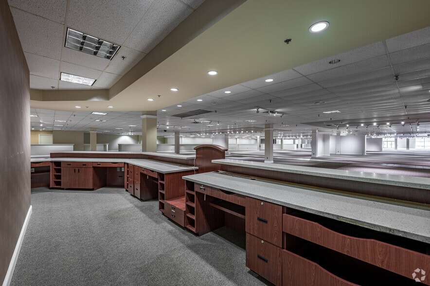 More Photos Of 4505 LBJ Fwy, Farmers Branch Freestanding For Lease