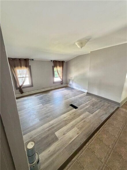 More Photos Of 35 Eaton Ave, Norwich Apartments For Sale