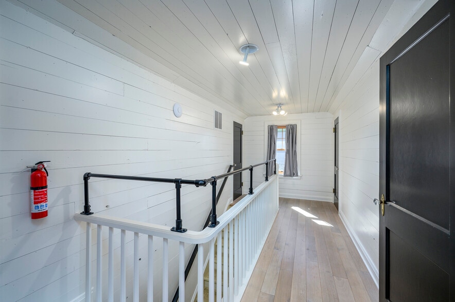 More Photos Of 636 NE Baker St, Mcminnville Freestanding For Sale