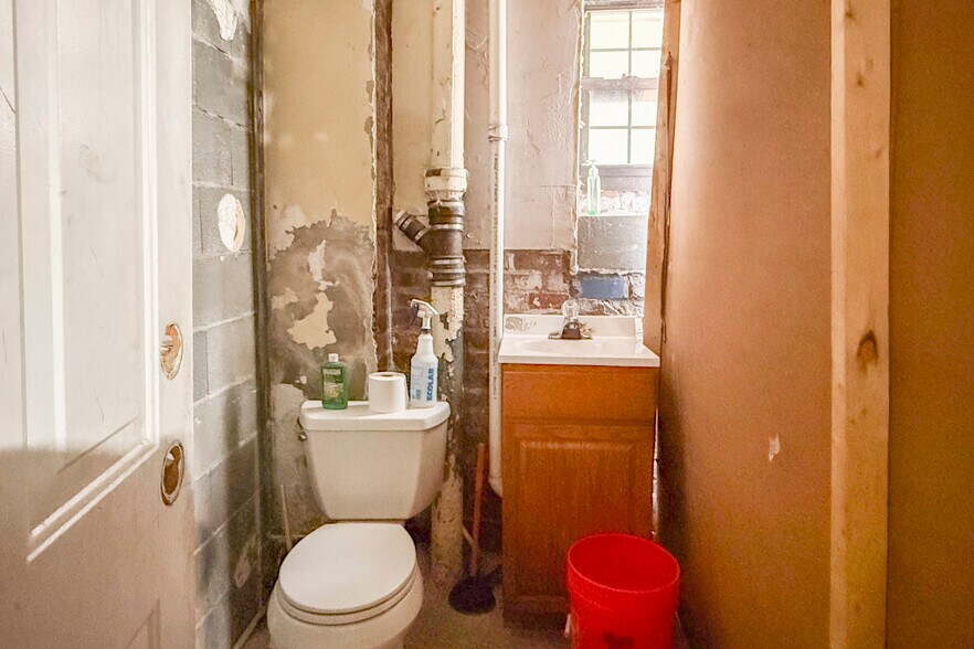 More Photos Of 5670 58th St, Flushing Lodge Meeting Hall For Sale