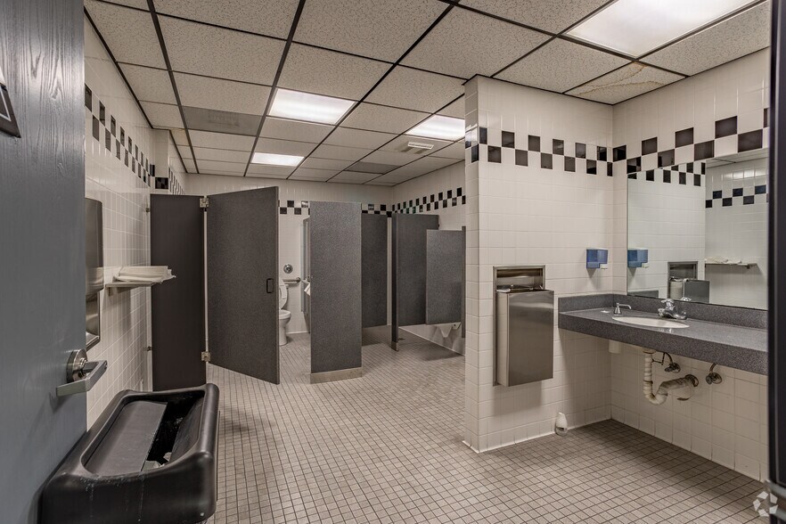 More Photos Of 3775 Elizabeth St, Riverside Office For Sale