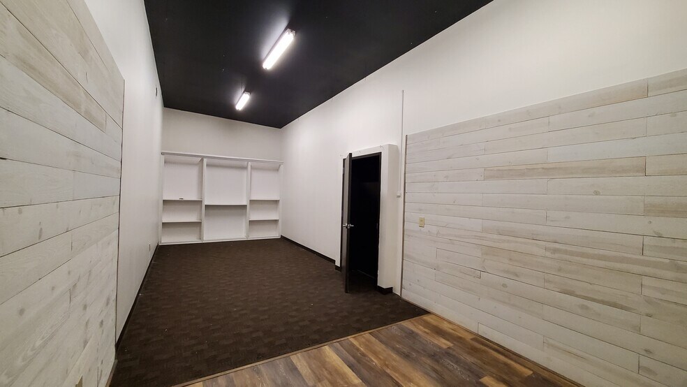 More Photos Of 3875 N Schreiber Way, Coeur d'Alene Warehouse For Sale