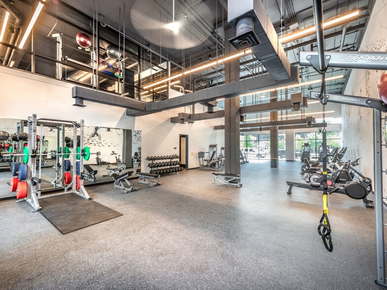 More Photos Of 411 W Commerce St, Dallas Apartments For Lease