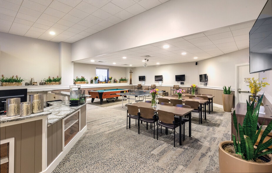 More Photos Of 100 S North Carolina Ave, Atlantic City Hotel For Sale