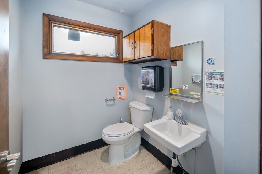 More Photos Of 4956 NY-30, Schoharie Flex For Sale