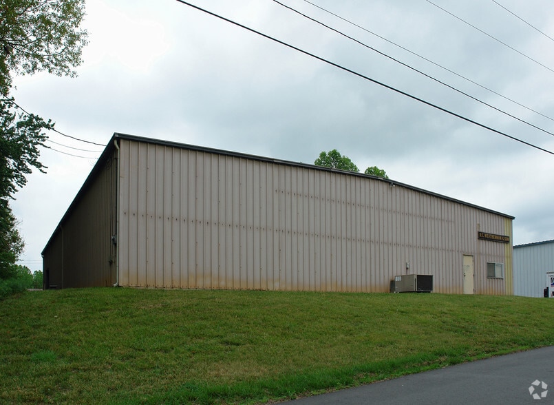 More Photos Of 2774 Nieman Industrial Dr, Winston-Salem Warehouse For Lease