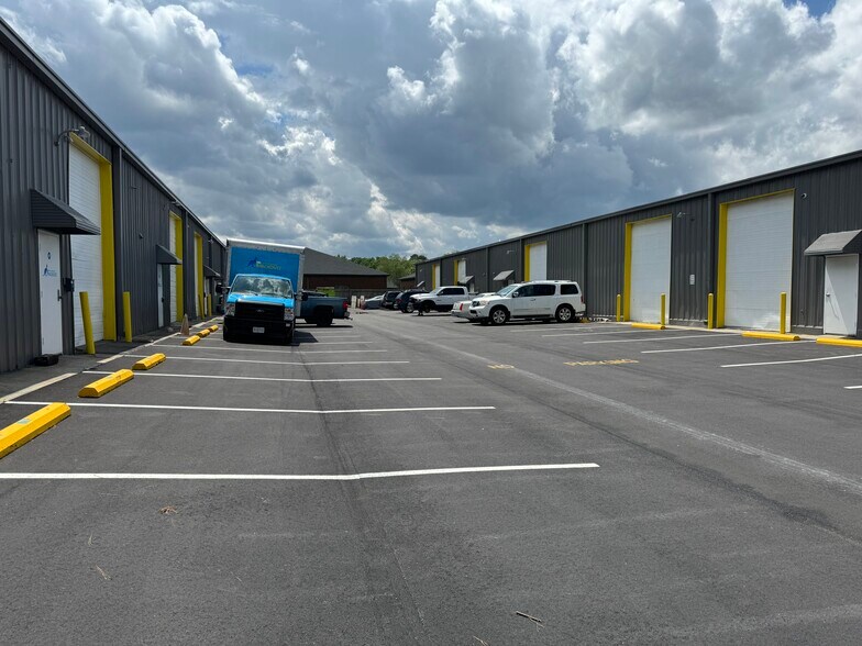 More Photos Of 1337 Lindale Dr, Chesapeake Warehouse For Lease