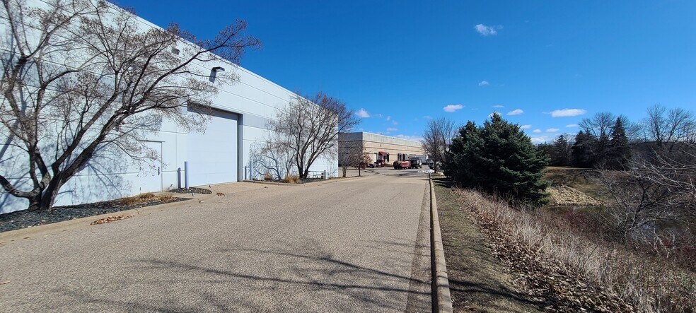 More Photos Of 2400 Pilot Knob Rd, Mendota Heights Light Manufacturing For Lease