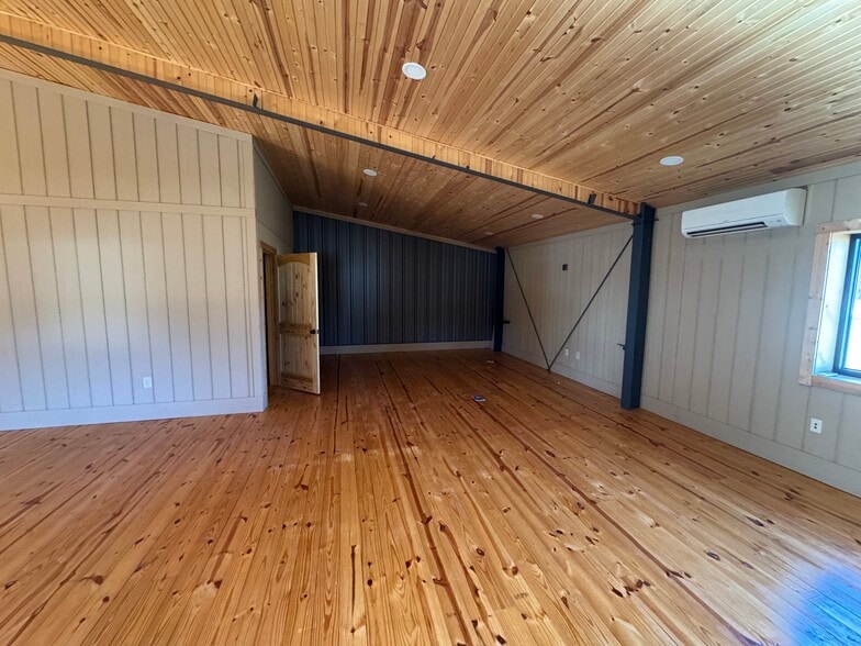 More Photos Of 161 Don Westbrook Ave S, Jasper Manufacturing For Sale