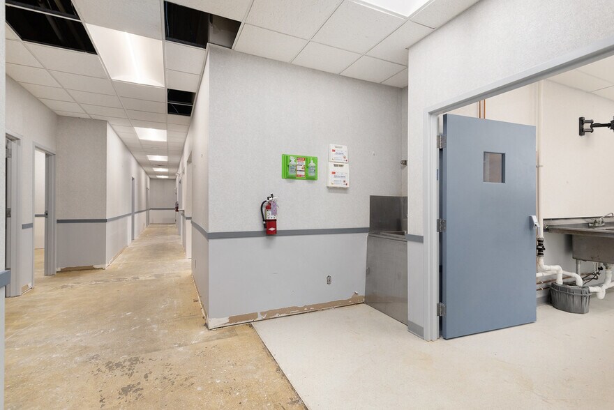 More Photos Of 500 W Crosstown Pky, Kalamazoo Medical For Sale